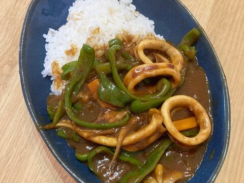 隠し味は生姜☆イカとピーマンのカレー